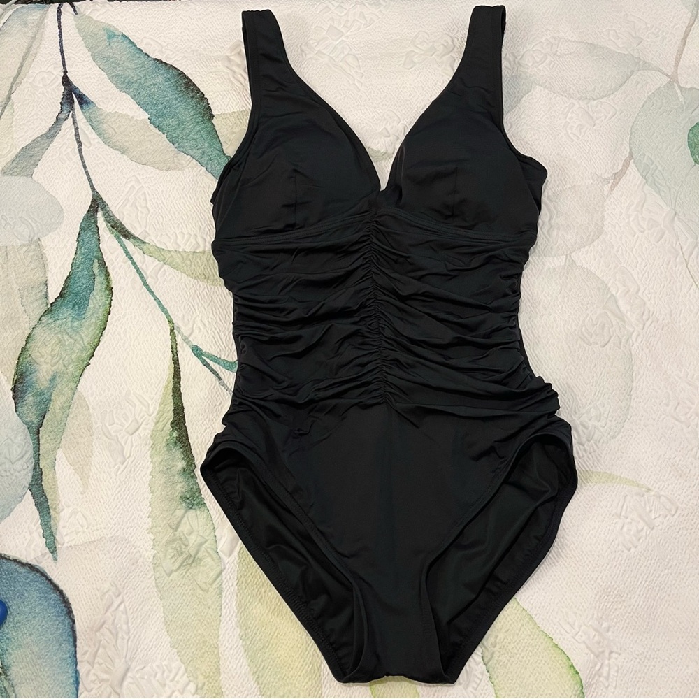 Coco Reef Contours V-Neck Underwire One Piece Swimsuit. Size 10/34C. NWOT.